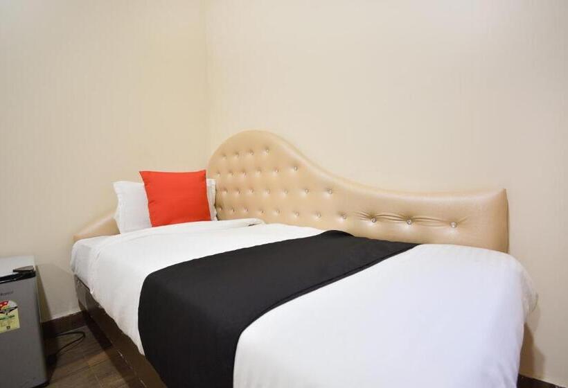 חדר קומפורט לשלושה, Capital O 69624 Hotel Moments Inn