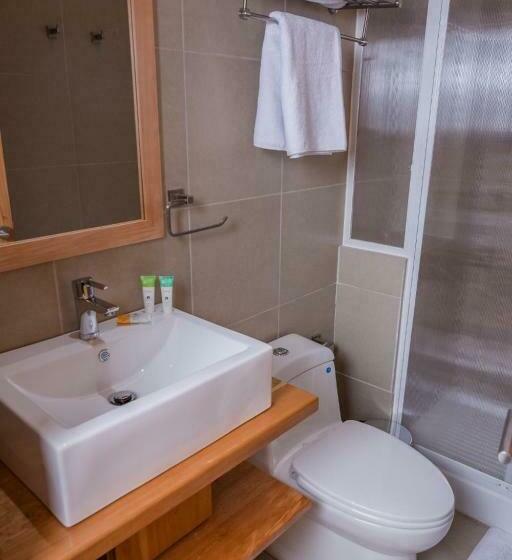 标准单人间, Huellas Y Senderos