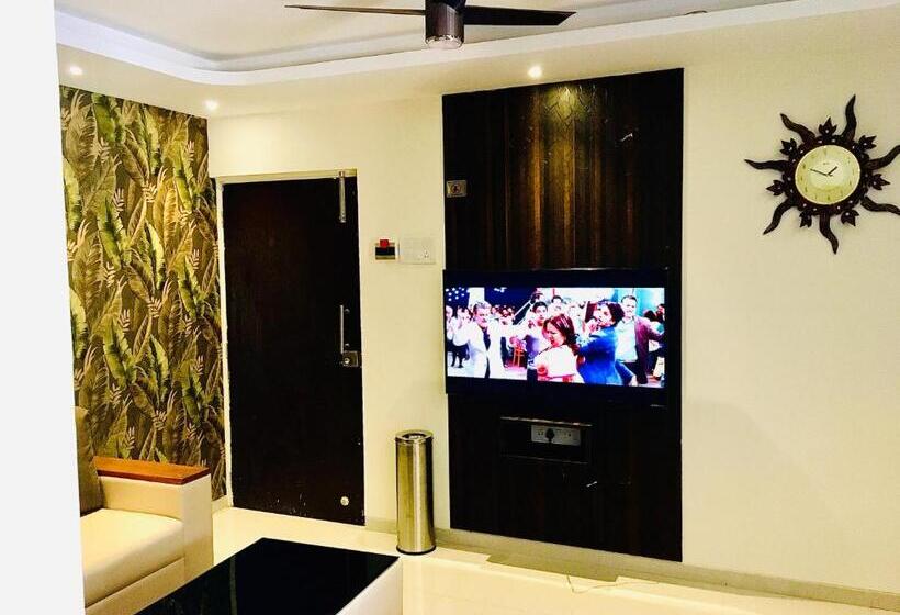 주니어 스위트 발코니, Kesinovo Suites