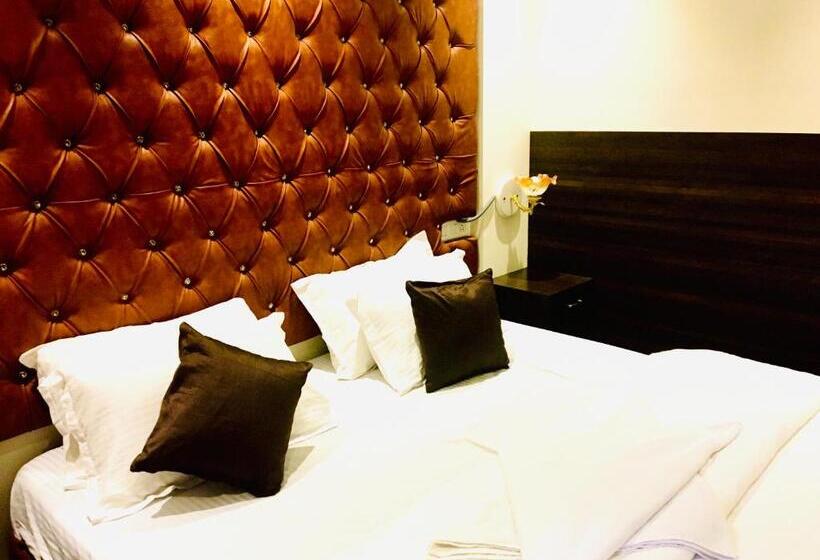 주니어 스위트 발코니, Kesinovo Suites