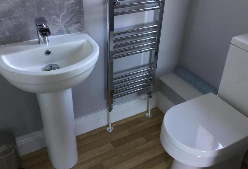 豪华房间, The Dog & Crook