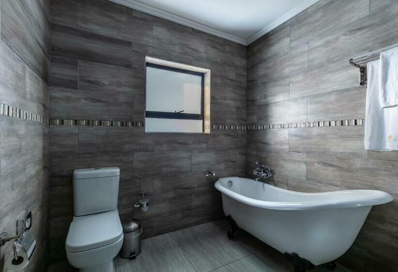 اتاق استاندارد با تخت بزرگ, The Melva Guest House