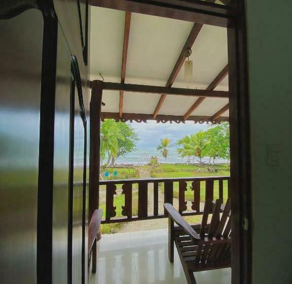 带阳台标准四人间, Ocean View Lodge