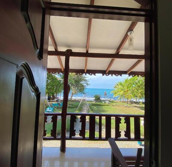 带阳台标准四人间, Ocean View Lodge