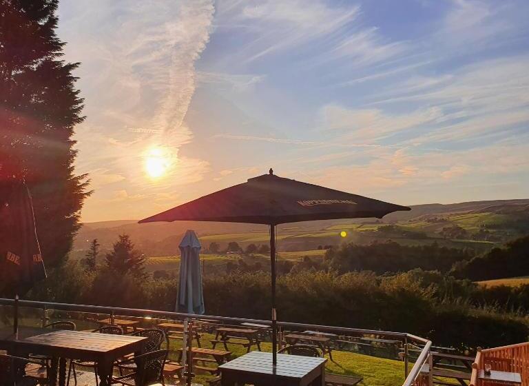 غرفة عائلية مطلّة علي الحديقة, The Moorcock Inn