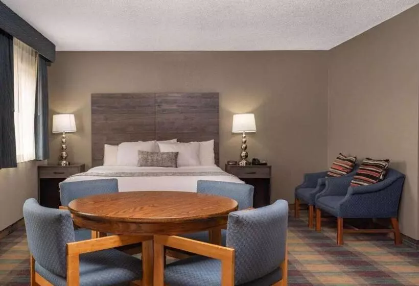 キングサイドベッドのスタンダードワンルーム, Baymont Inn Baldwin