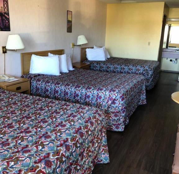 غرفة قياسية ثلاثية, Sumner Motor Inn
