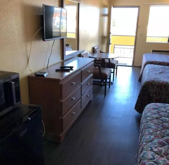 スタンダードトリプルルーム, Sumner Motor Inn