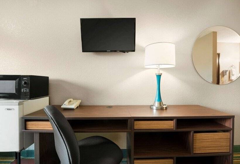 デラックススタジオ, Super 8 By Wyndham Rantoul