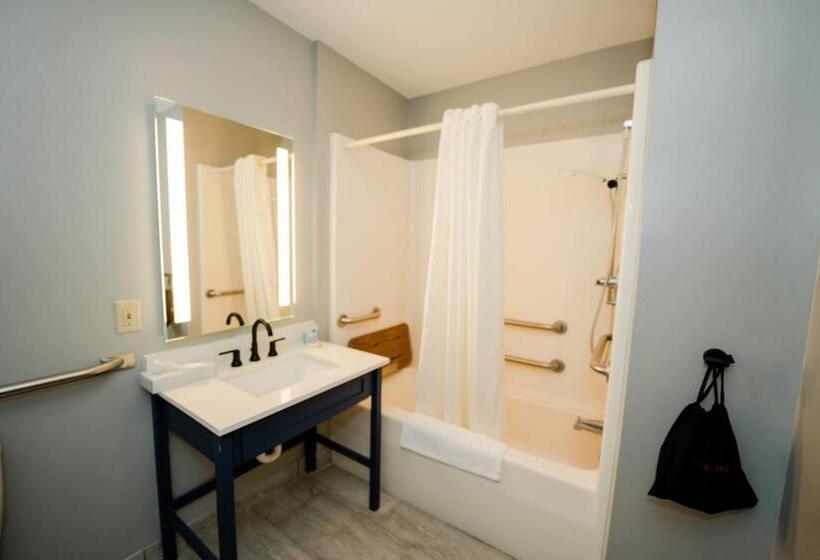 Номер Стандарт Кровать Кинг Адаптированный для Инвалидов, Americinn By Wyndham Tomahawk