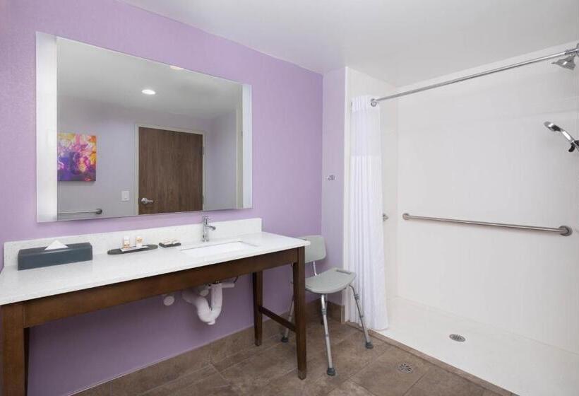 اتاق استاندارد با تخت بزرگ برای معلولان, La Quinta Inn & Suites By Wyndham Perry