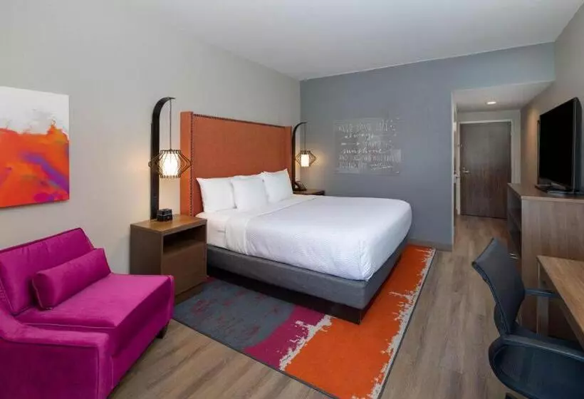 キングサイズベッドのスタンダードルーム, La Quinta Inn & Suites By Wyndham Perry