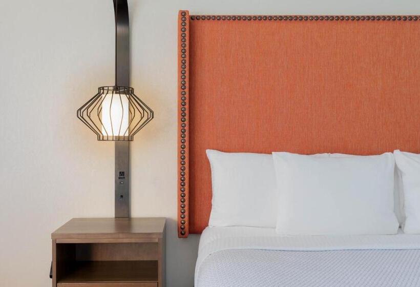 اتاق استاندارد با تخت بزرگ, La Quinta Inn & Suites By Wyndham Perry