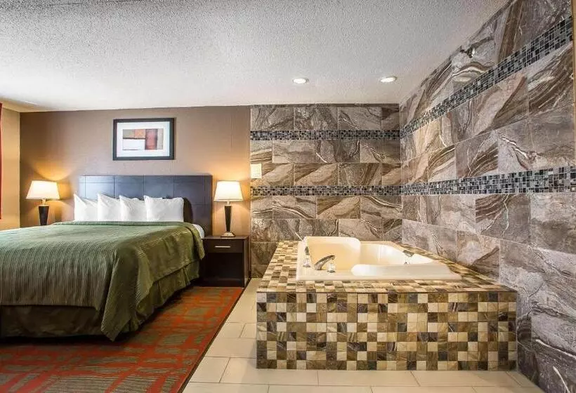 キングサイズベッドのスイートルーム, Quality Inn & Suites