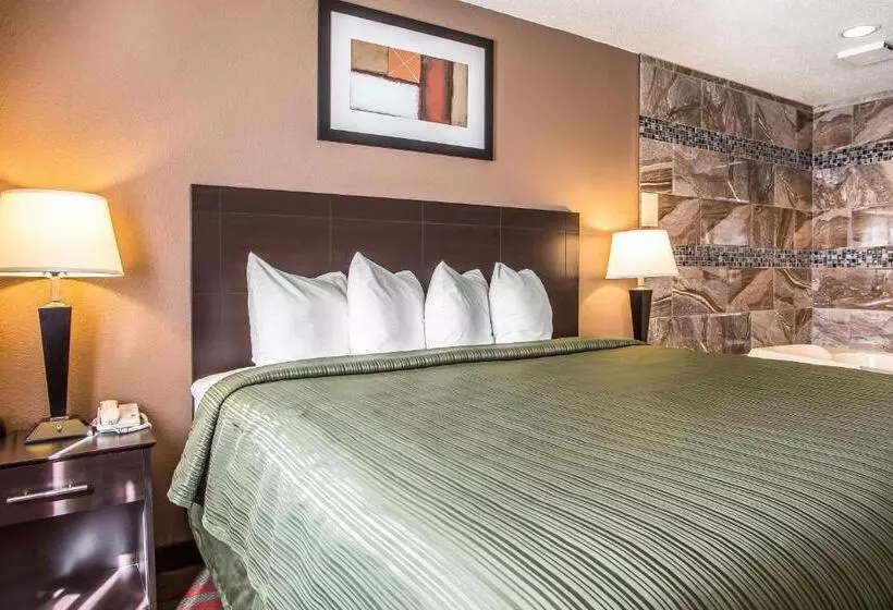 キングサイズベッドのスイートルーム, Quality Inn & Suites