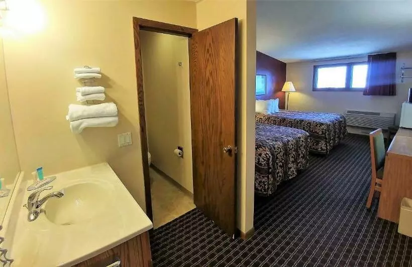 ２ダブルベッドのスタンダードルーム, Red Carpet Inn  Windom