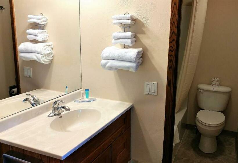 غرفه قياسيه سريرين مزدوجين, Red Carpet Inn Windom