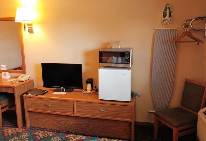 Номер Стандарт 2 Двуспальные Кровати, Red Carpet Inn  Windom