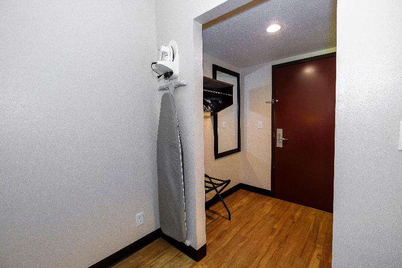 キングサイズベッドのスーペリアルーム, Red Roof Inn Vermillion  U Of South Dakota