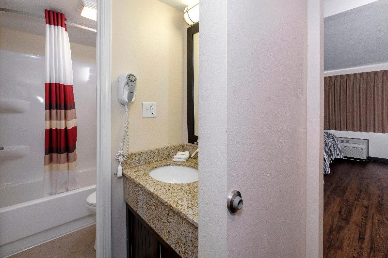 キングサイズベッドのスーペリアルーム, Red Roof Inn Vermillion  U Of South Dakota