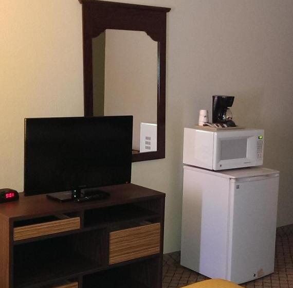 غرفة قياسية سرير كينج لذوى الإحتياجات الخاصة, Super 8 By Wyndham Craig