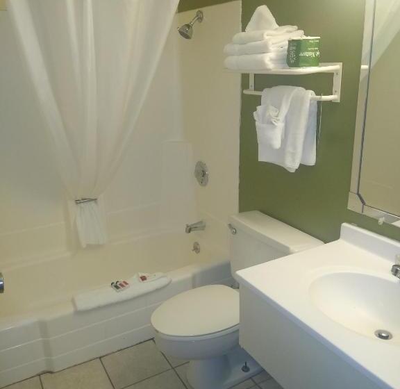 غرفة قياسية سرير كينج لذوى الإحتياجات الخاصة, Super 8 By Wyndham Craig