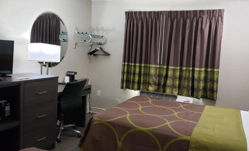 غرفة قياسية سرير كينج لذوى الإحتياجات الخاصة, Super 8 By Wyndham Goodyear/phoenix Area