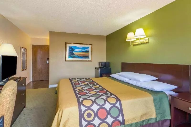キングサイズベッドのデラックスルーム, Super 8 By Wyndham Goodyear/phoenix Area