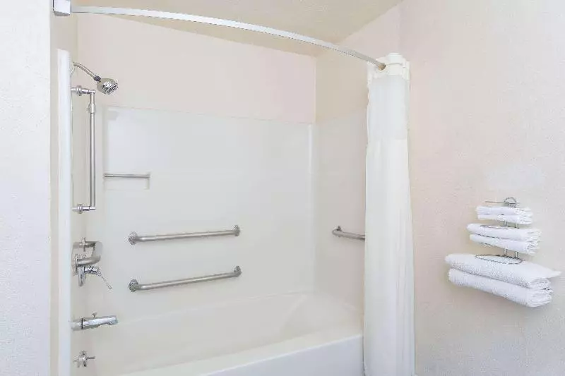 身障者適用キングサイズベッドルーム, Super 8 By Wyndham Goodyear/phoenix Area