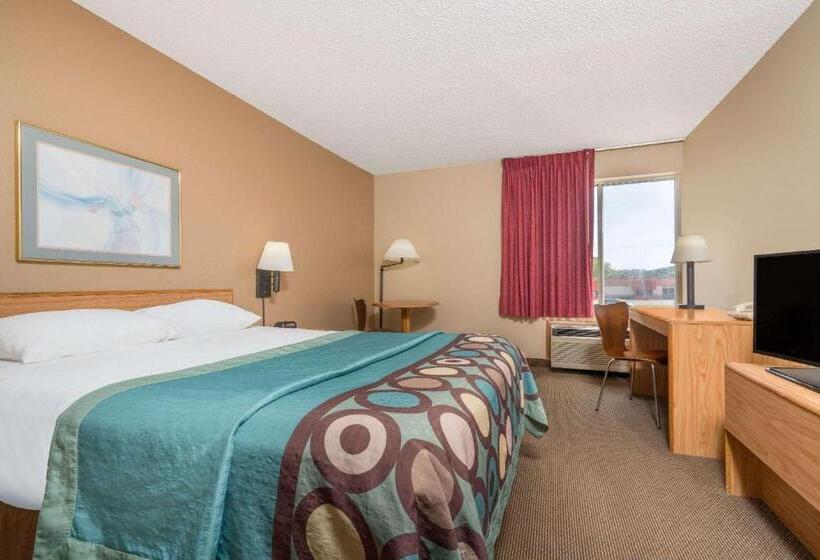 带大床的标准间, Super 8 By Wyndham Menomonie Wi