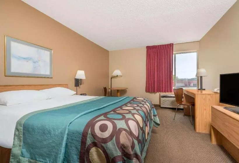 キングサイズベッドのスタンダードルーム, Super 8 By Wyndham Menomonie Wi