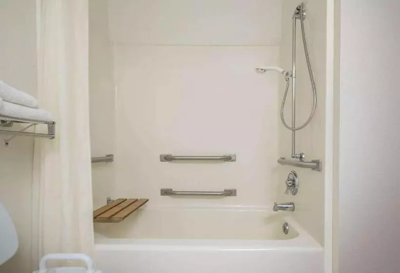 身障者適用スタンダードルーム, Super 8 By Wyndham Menomonie Wi
