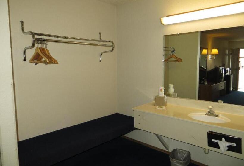 适合残疾人使用的标准间, Super 8 By Wyndham Susanville