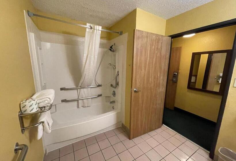 غرفة قياسية لذوى الاحتياجات الخاصة, Super 8 By Wyndham Van Buren/ft. Smith Area