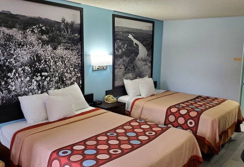 带2个双人床的标准工作室, Super 8 By Wyndham Van Horn