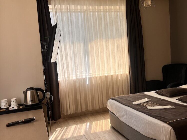 Quarto Estandar, Bornova Otel