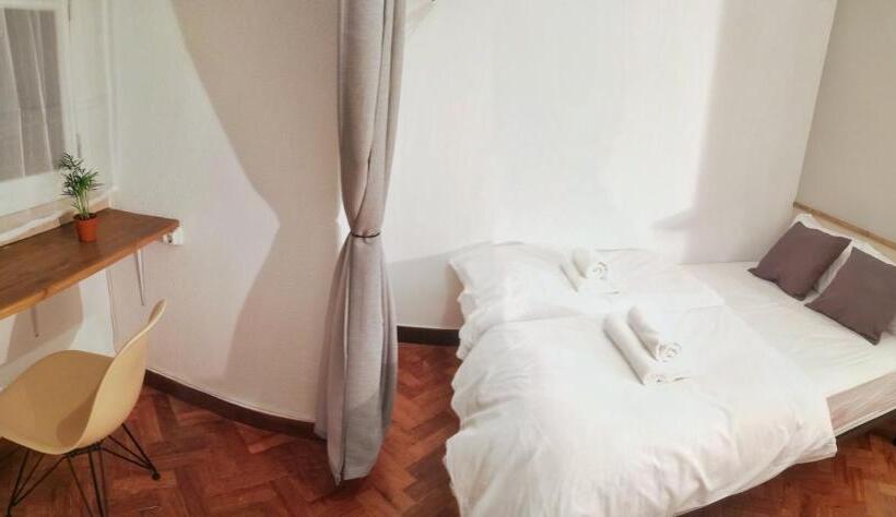 اتاق استاندارد با سرویس بهداشتی مشترک, Draft Hostel & Rooms