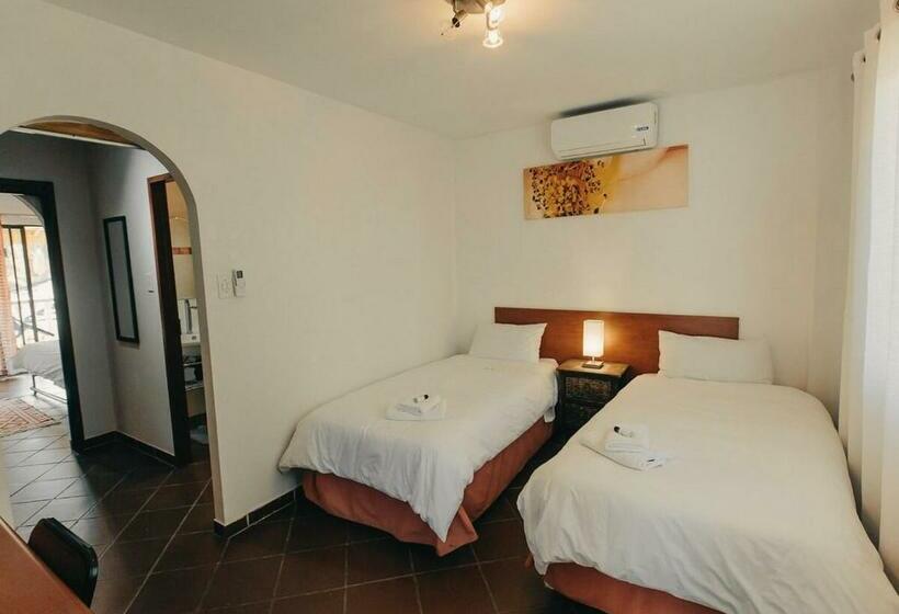 家庭间, Golden Candle Guest House