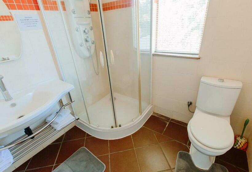 家庭间, Golden Candle Guest House