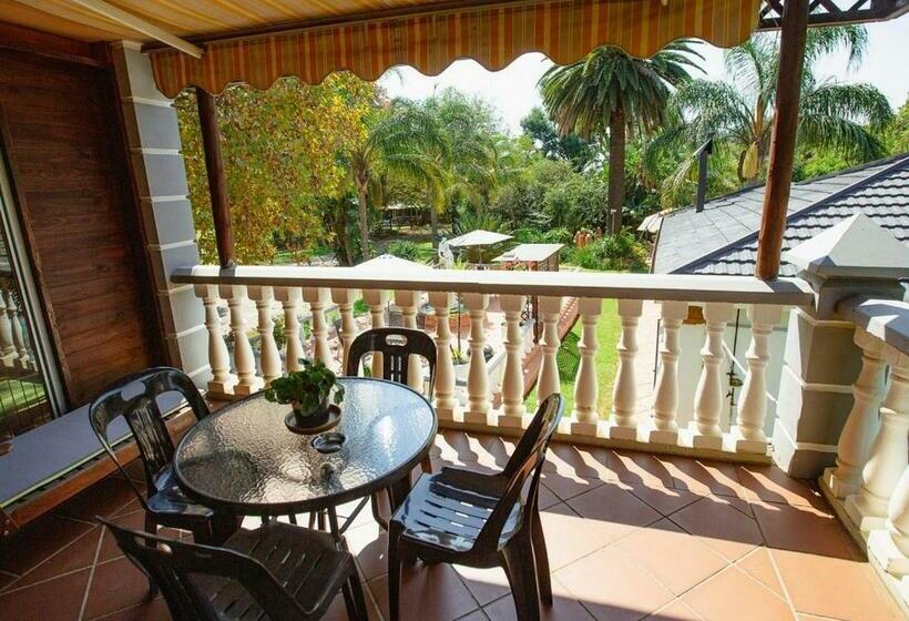 家庭间, Golden Candle Guest House