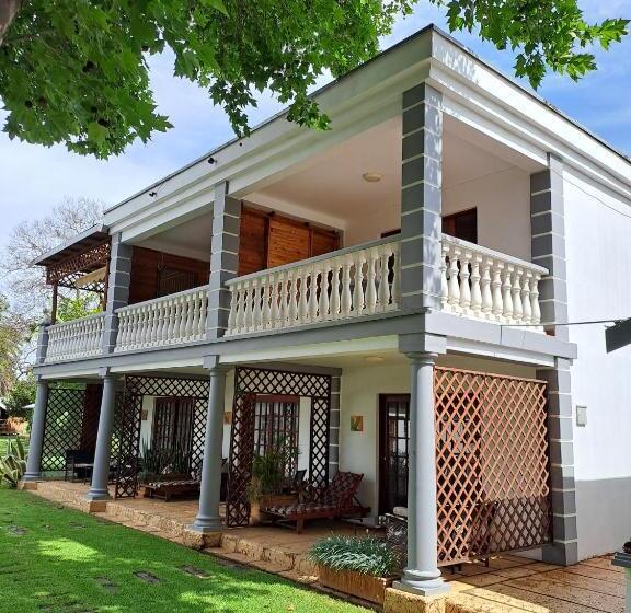 家庭间, Golden Candle Guest House