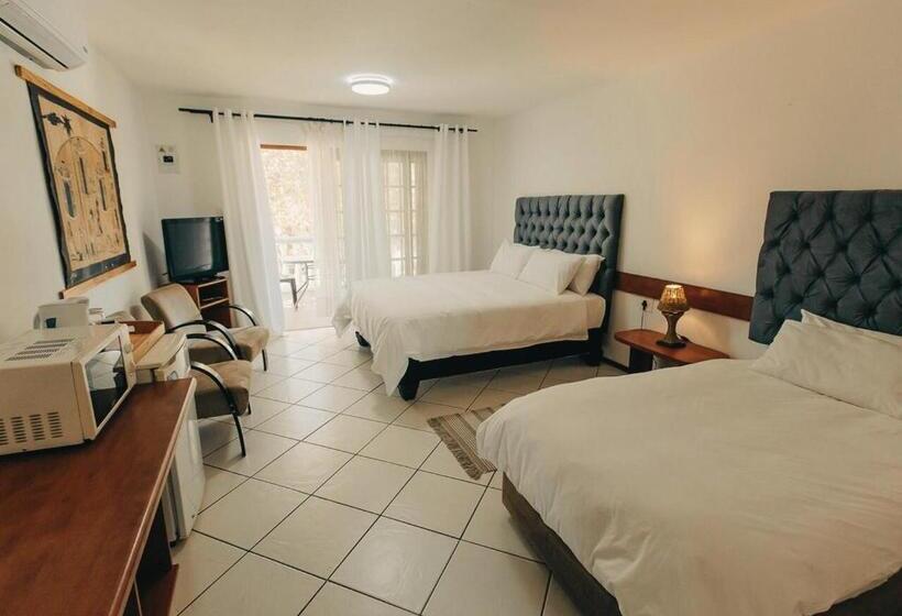 带阳台的豪华间, Golden Candle Guest House