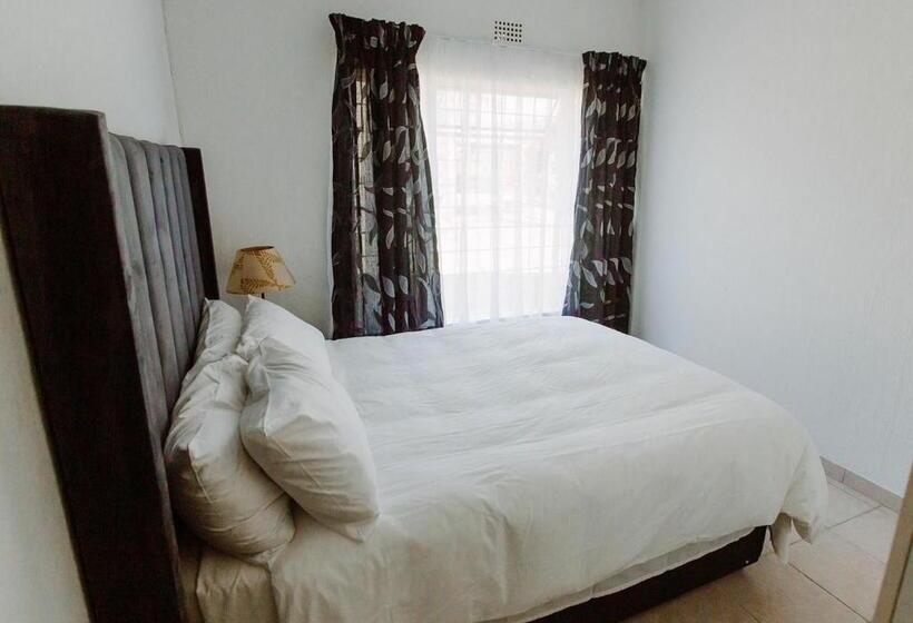 Апартаменты 1 Спальня Вид на Сад, Golden Candle Guest House