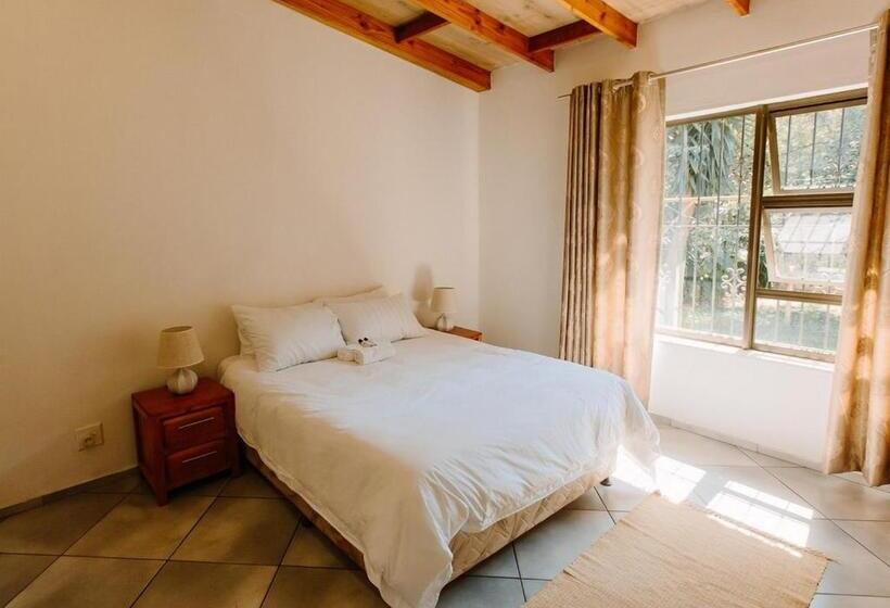 Апартаменты 1 Спальня Вид на Сад, Golden Candle Guest House