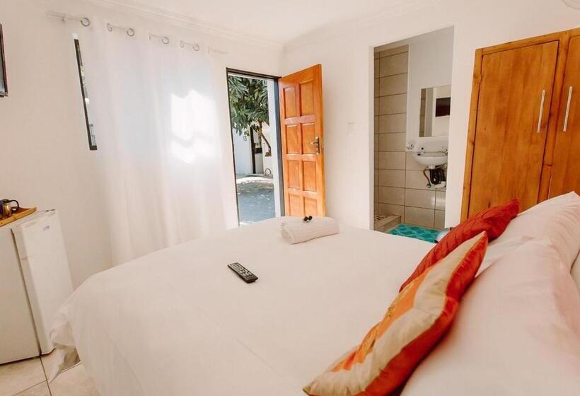 经济房, Golden Candle Guest House