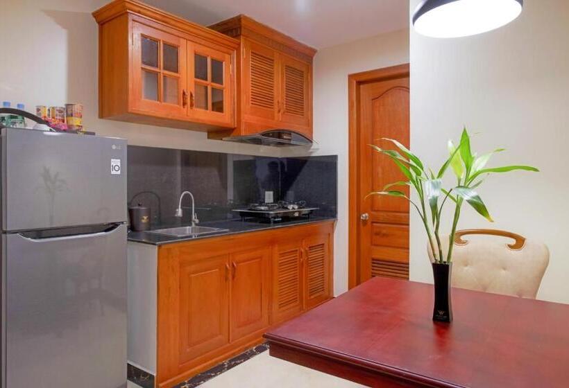 סטודיו אקזקיוטיב, Poulo Wai Hotel & Apartment