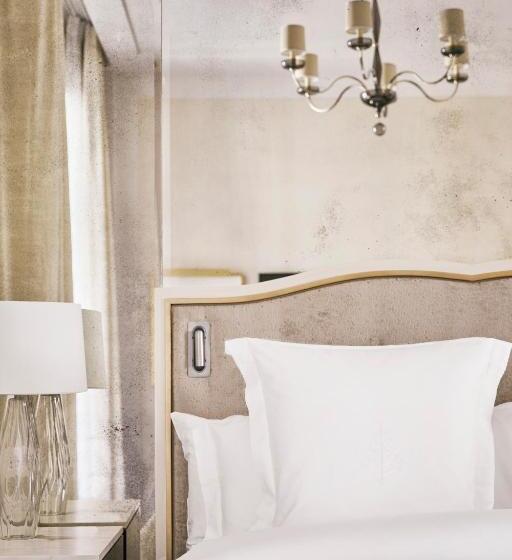 سوئیت با تخت بزرگ, Four Seasons Hotel Madrid