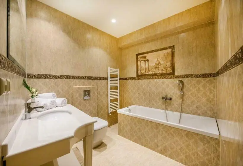 スーペリアトリプルルーム, Emerald Suites