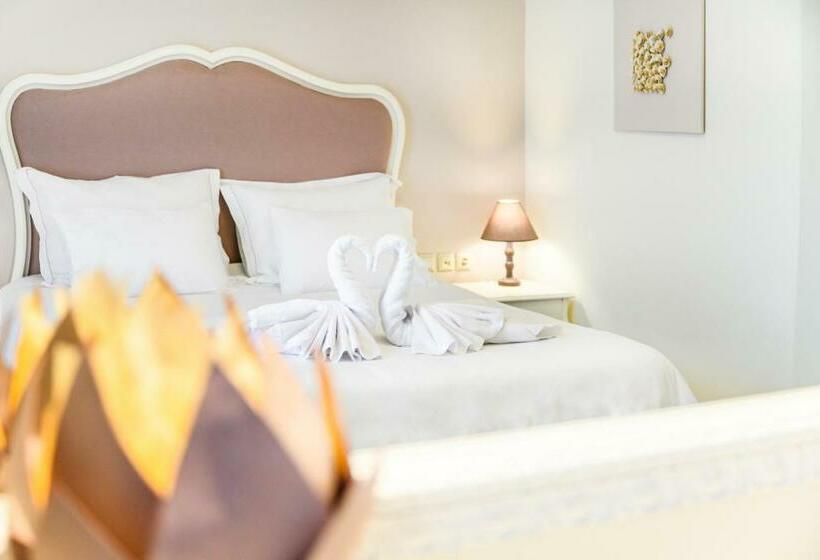 סוויטה משפחתית, Emerald Suites