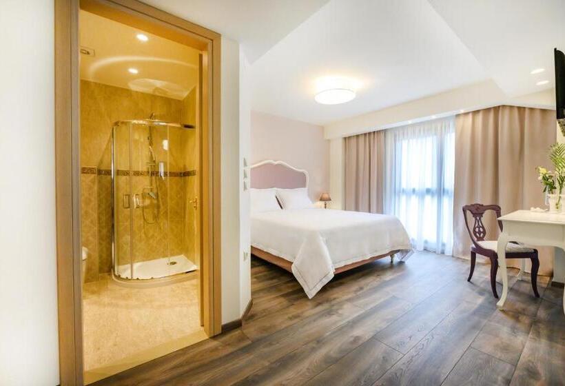 סוויטה משפחתית, Emerald Suites